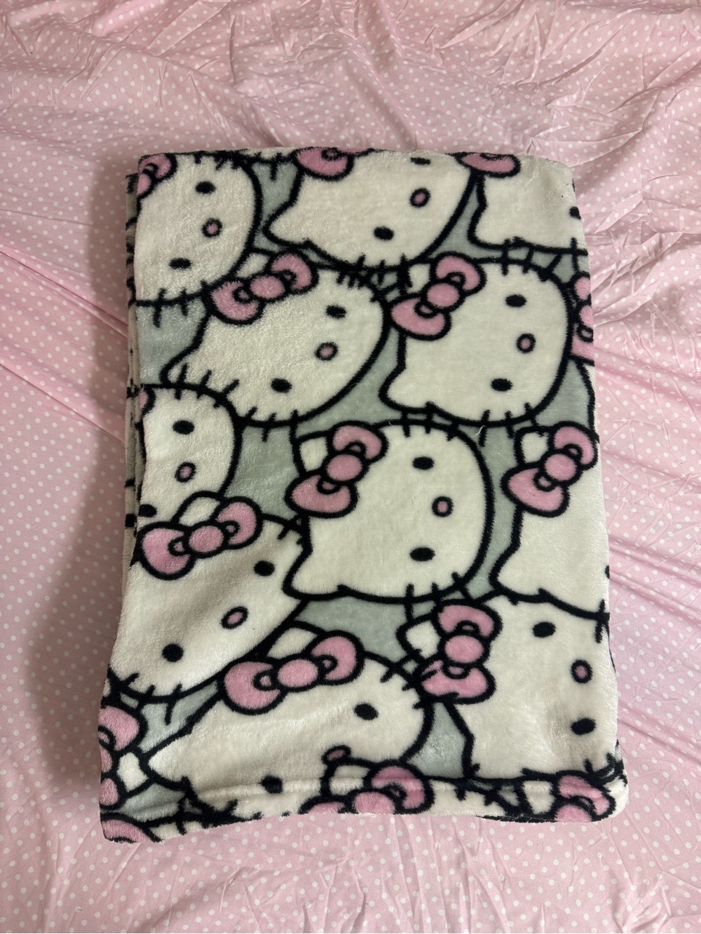 hello kitty plush throw blanket 🎀